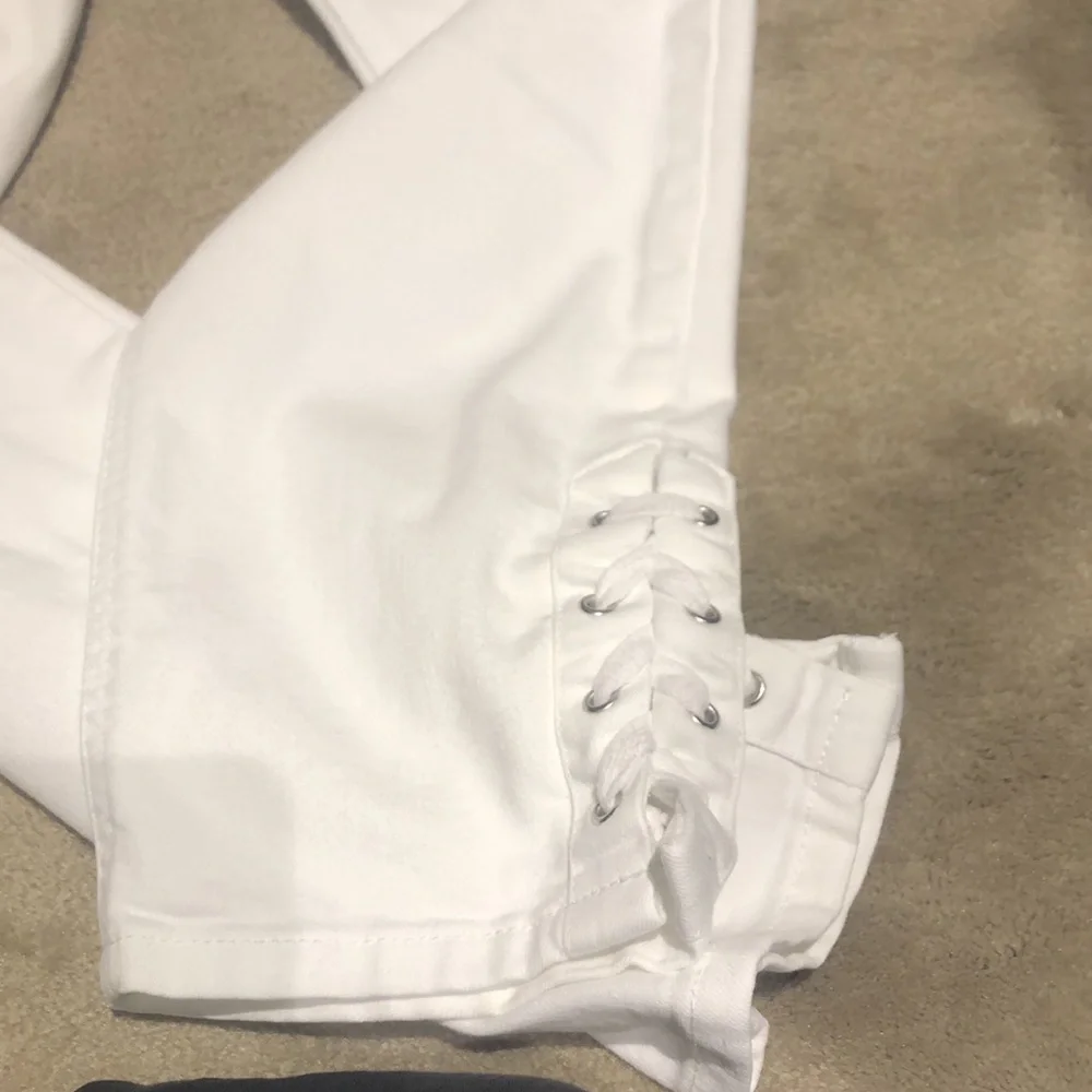 Cute summer white jeans with lace up, rivets at the hem.  Size 10 - Picture 4 of 8